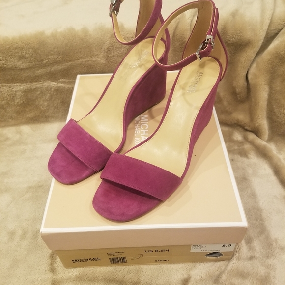 Michael Kors Fiona Wedge Suede Dark  Fuschia/Garnet - Picture 5 of 10
